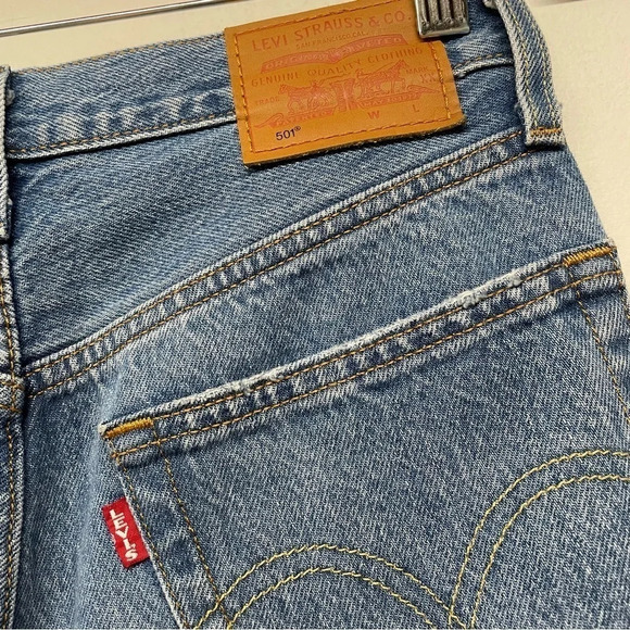 Levi's® Premium 501® ORIGINAL FIT WOMEN'S JEANS Athens Crown - Medium Wash - Picture 5 of 13